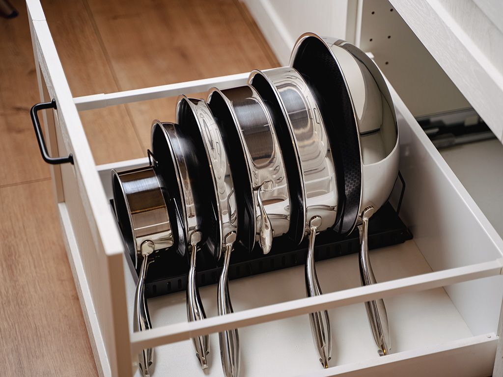PULL-OUT PAN ORGANIZER - 2