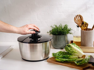 STAINLESS STEEL SALAD SPINNER - 4